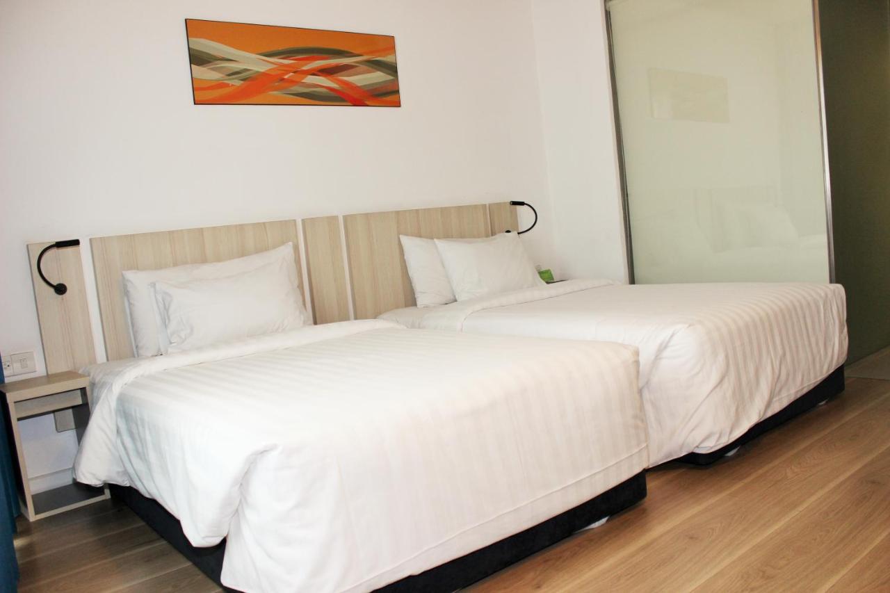 Liberty Hotel Saigon Greenview Хошимін Екстер'єр фото
