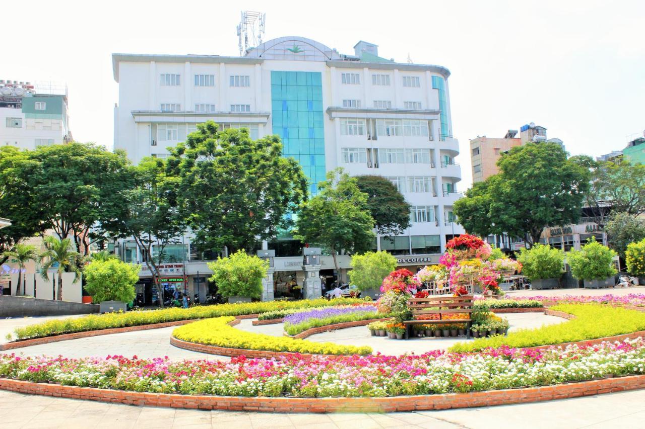 Liberty Hotel Saigon Greenview Хошимін Екстер'єр фото