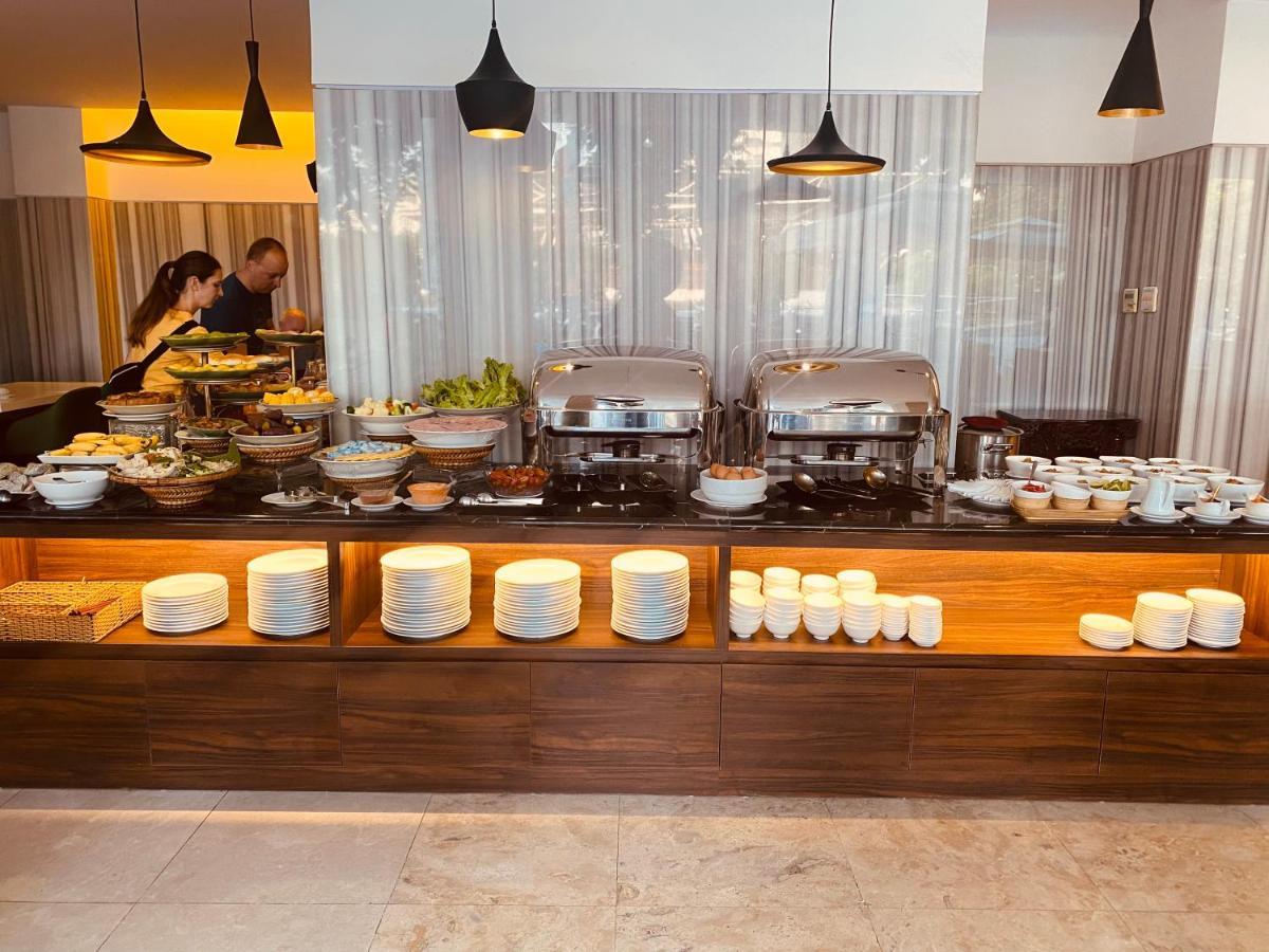 Liberty Hotel Saigon Greenview Хошимін Екстер'єр фото