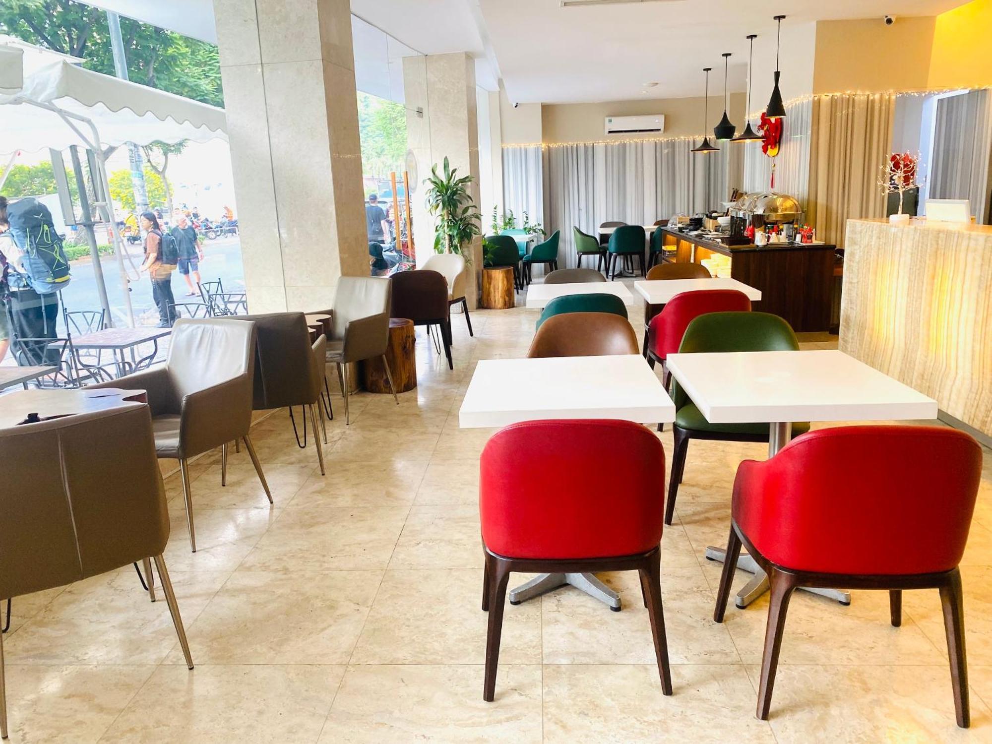 Liberty Hotel Saigon Greenview Хошимін Екстер'єр фото