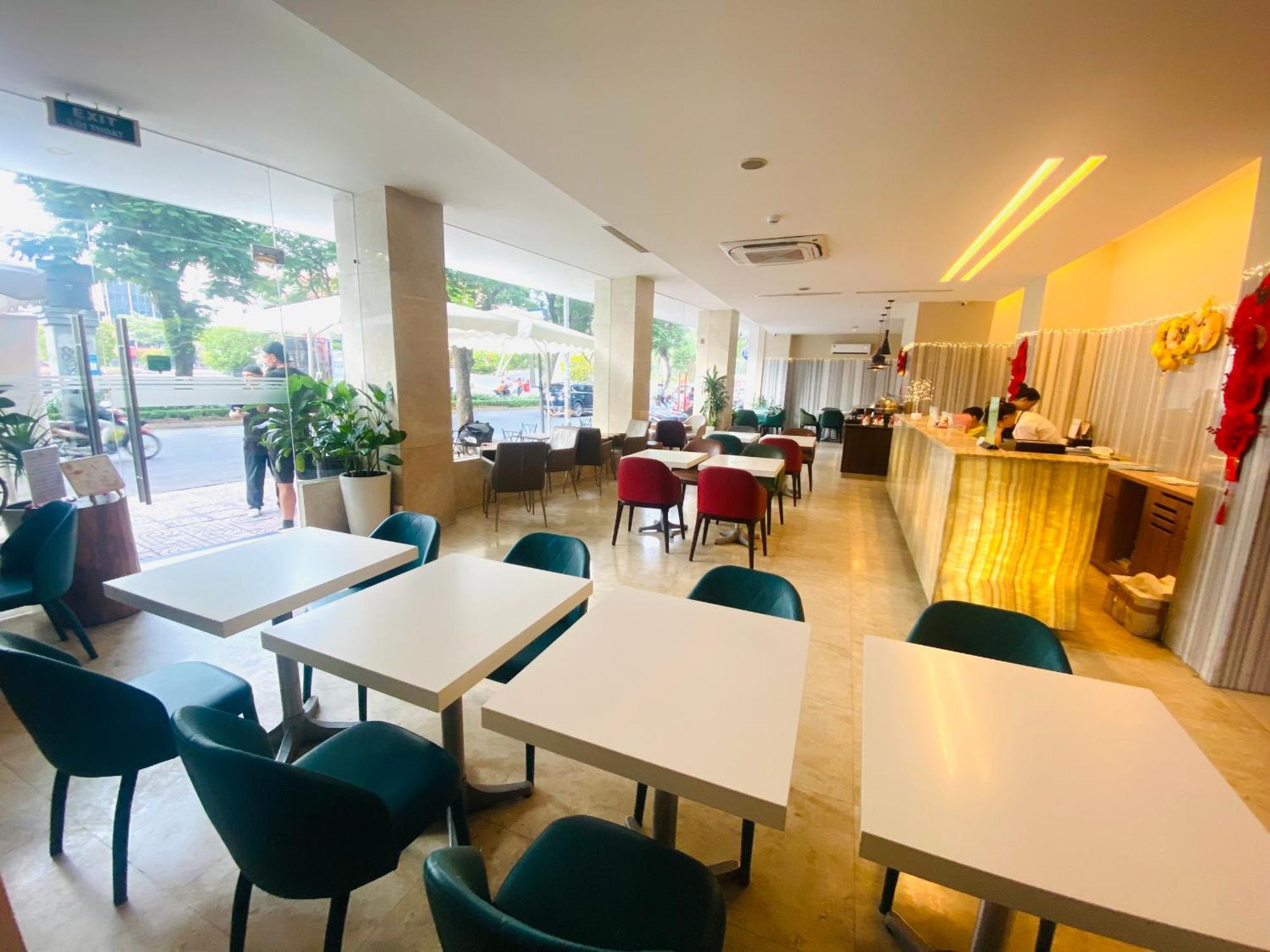 Liberty Hotel Saigon Greenview Хошимін Екстер'єр фото