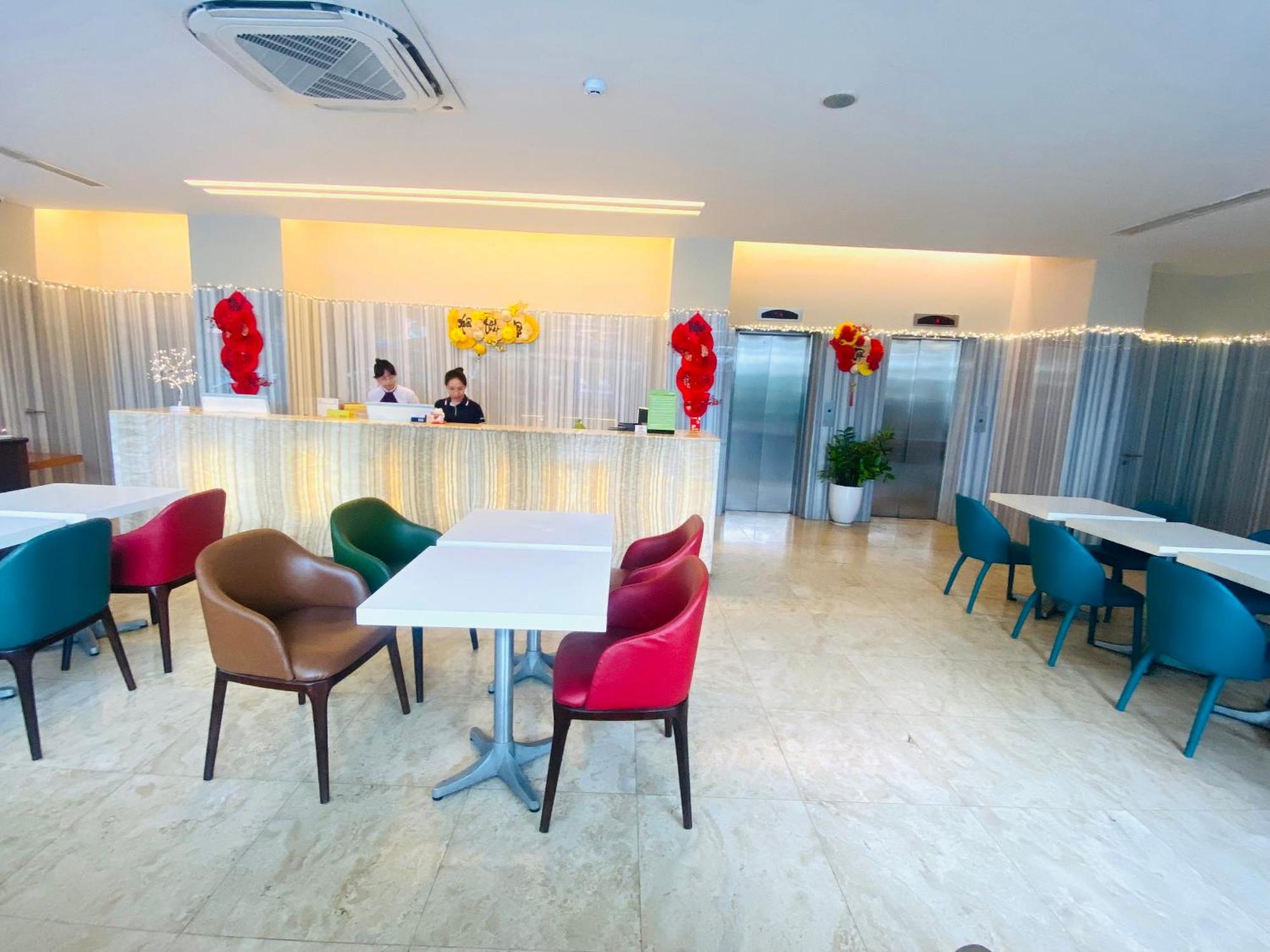 Liberty Hotel Saigon Greenview Хошимін Екстер'єр фото