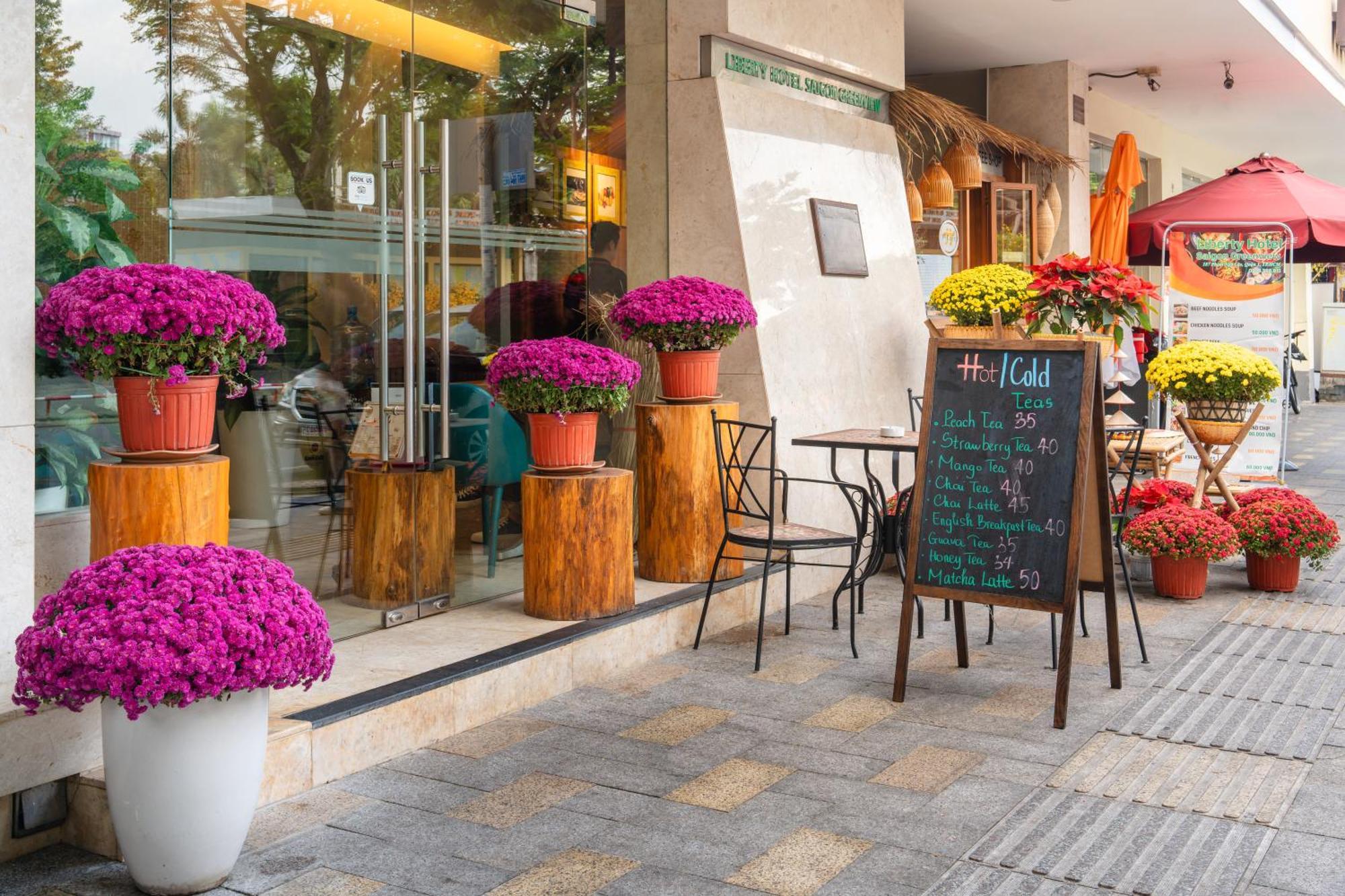 Liberty Hotel Saigon Greenview Хошимін Екстер'єр фото