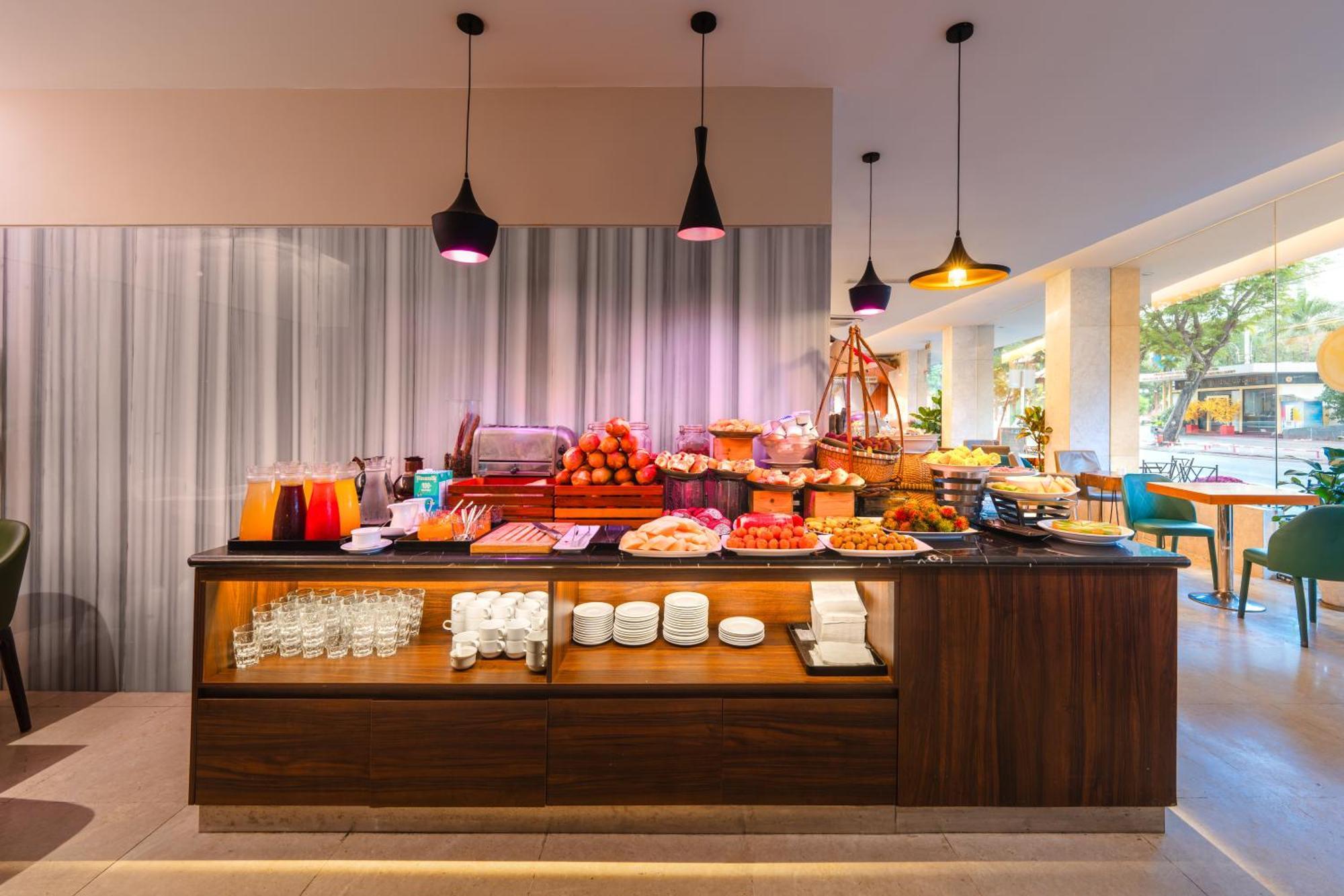 Liberty Hotel Saigon Greenview Хошимін Екстер'єр фото