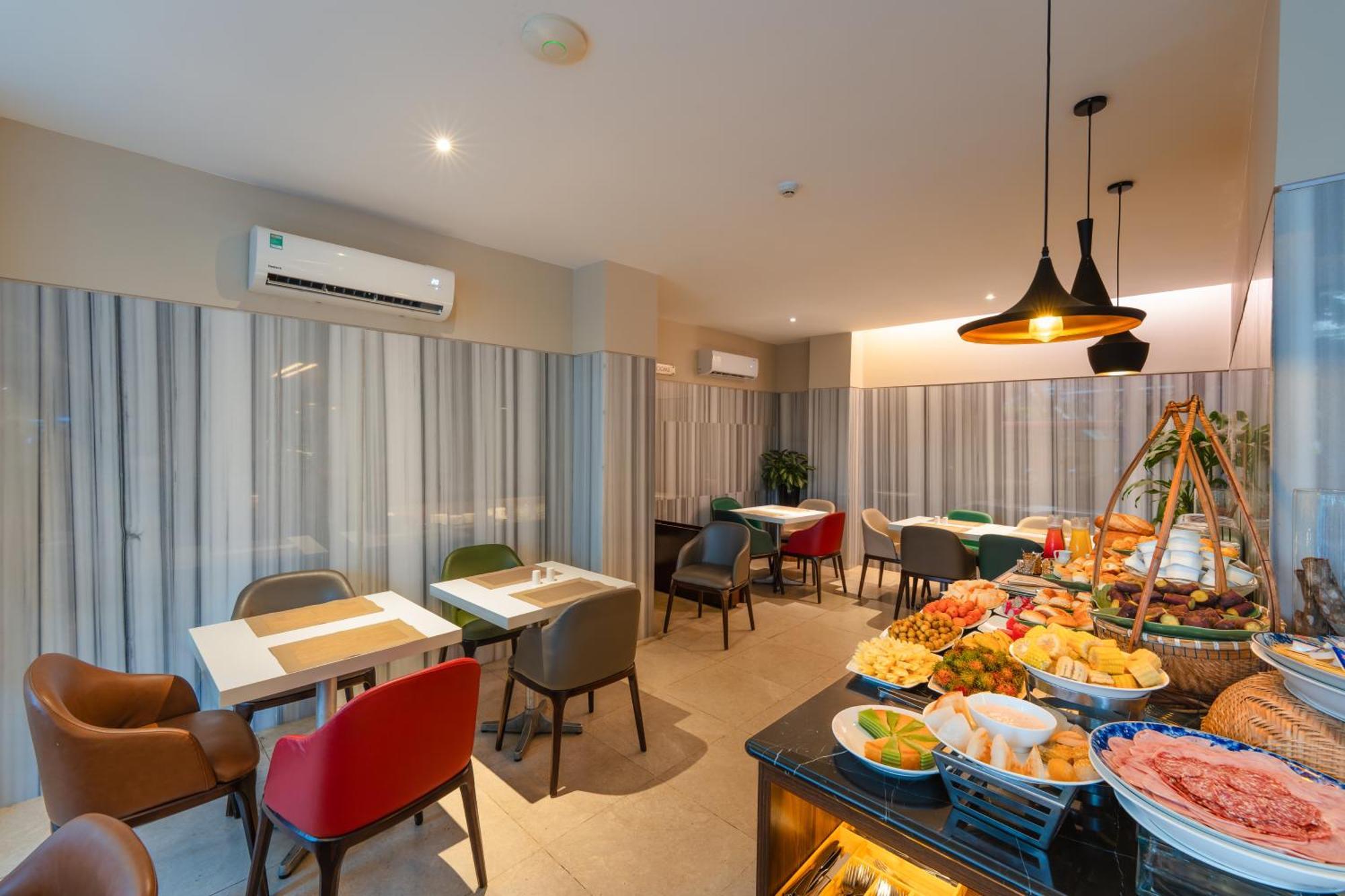 Liberty Hotel Saigon Greenview Хошимін Екстер'єр фото