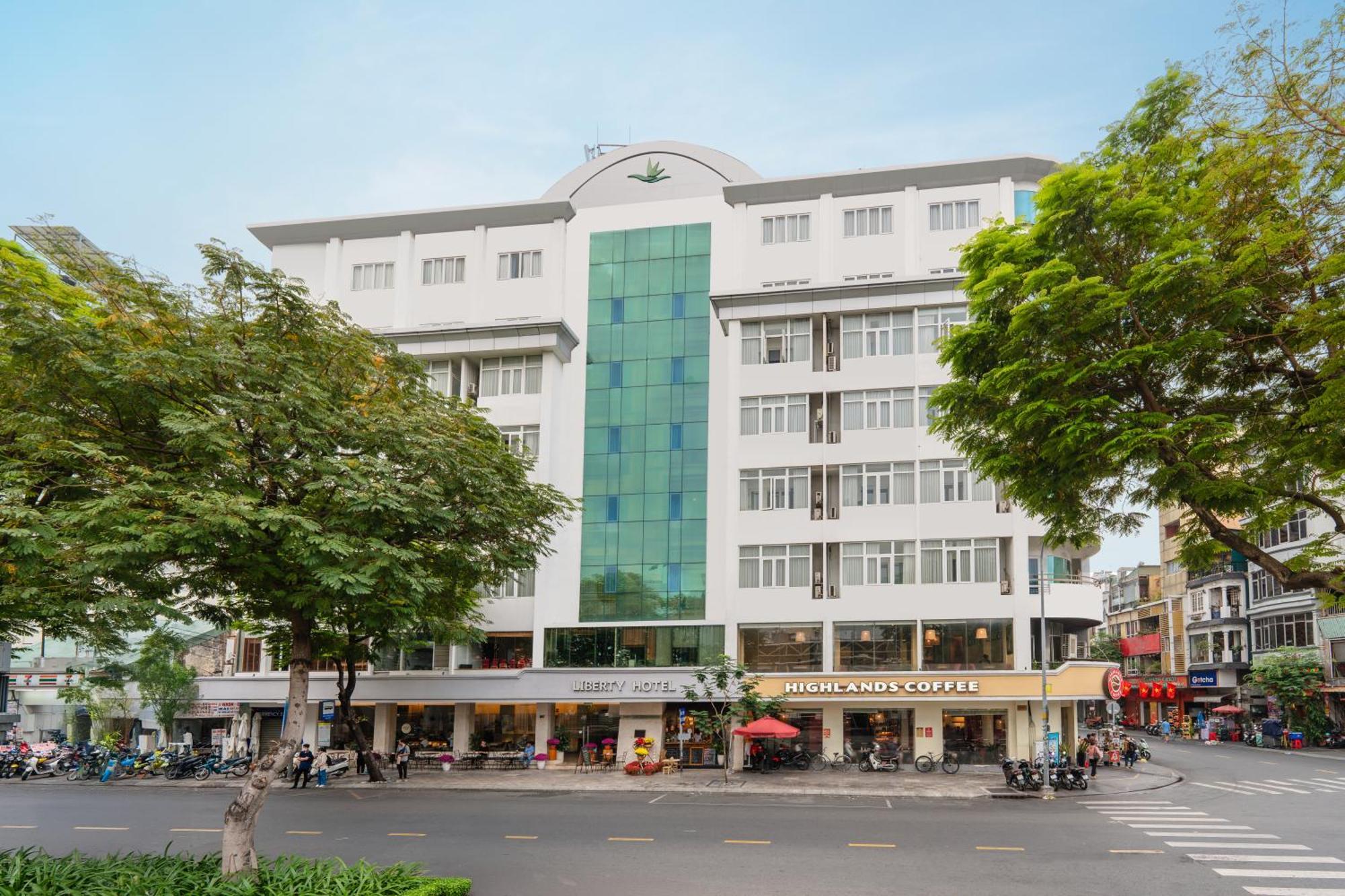 Liberty Hotel Saigon Greenview Хошимін Екстер'єр фото