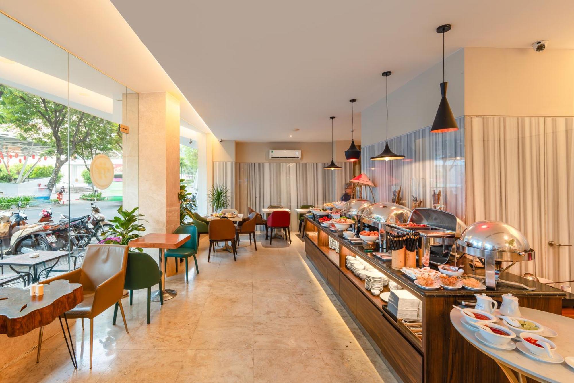 Liberty Hotel Saigon Greenview Хошимін Екстер'єр фото