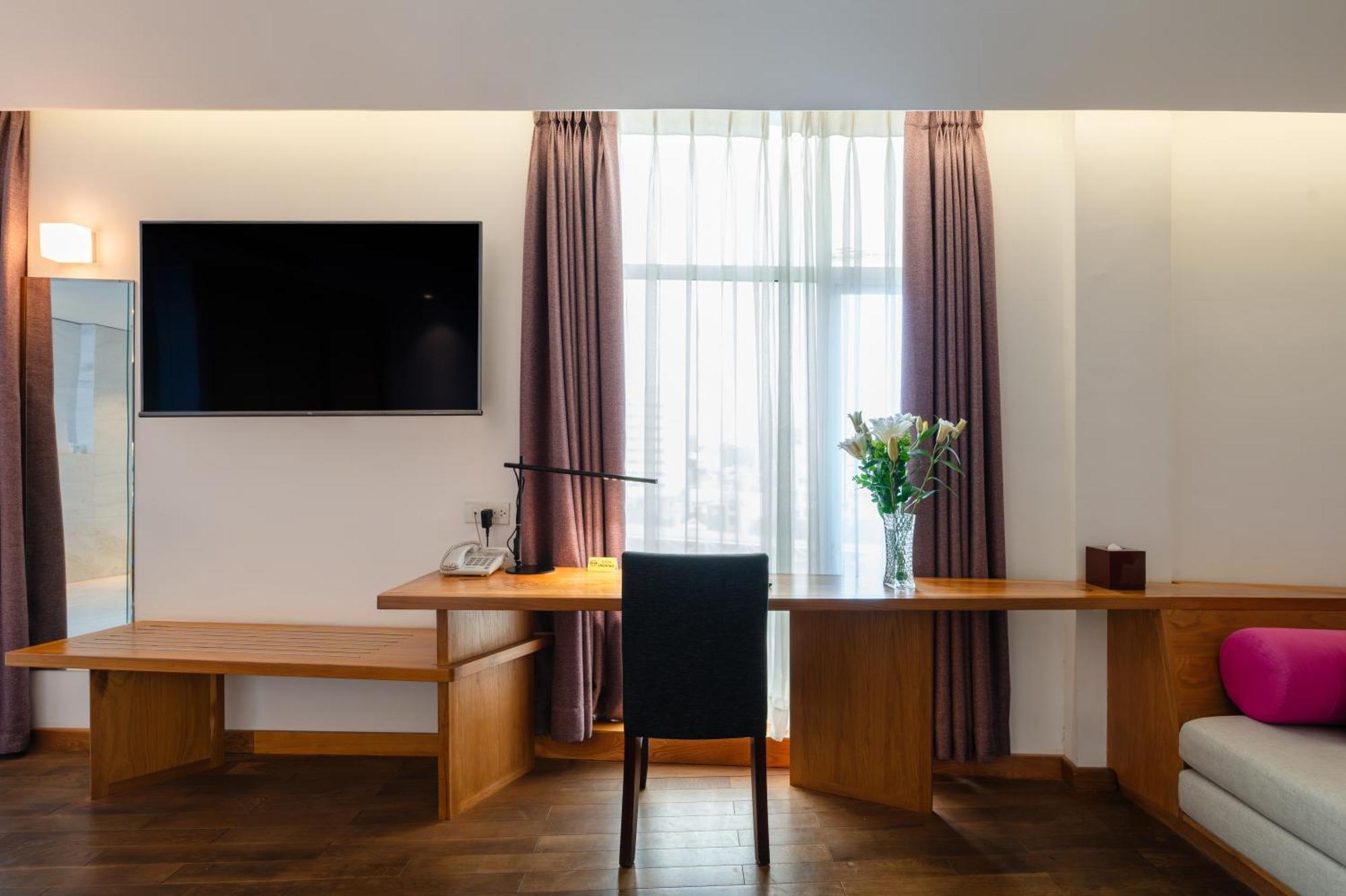 Liberty Hotel Saigon Greenview Хошимін Екстер'єр фото