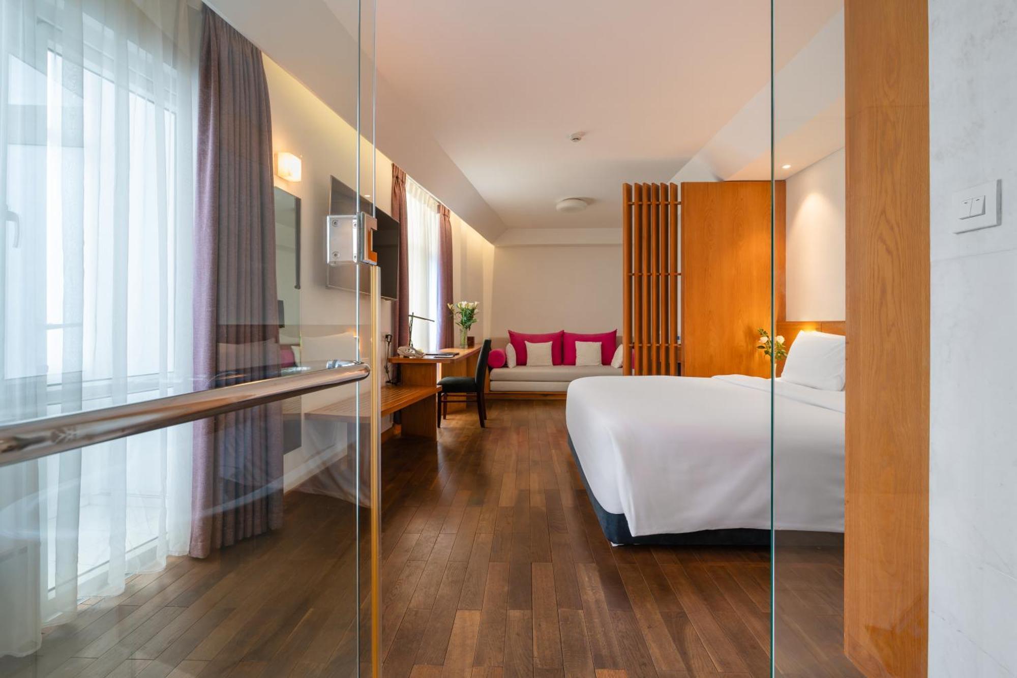 Liberty Hotel Saigon Greenview Хошимін Екстер'єр фото