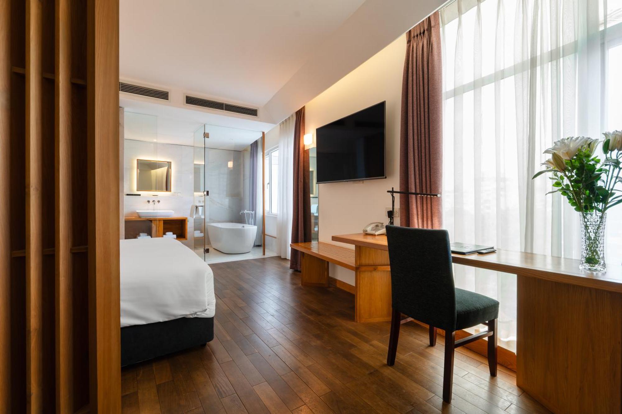 Liberty Hotel Saigon Greenview Хошимін Екстер'єр фото