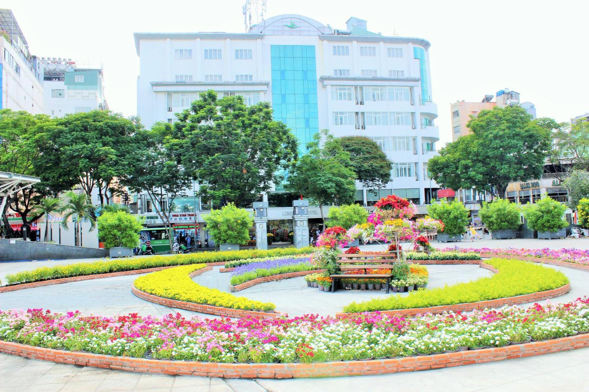 Liberty Hotel Saigon Greenview Хошимін Екстер'єр фото